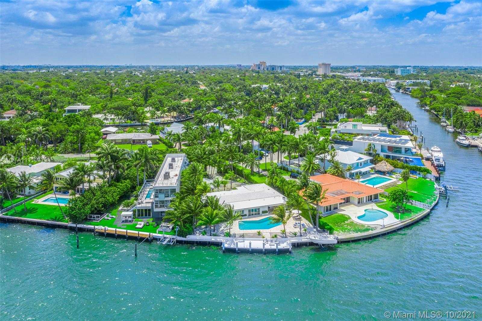 Small Image of 1161 BELLE MEADE ISLAND DR, Miami Number 52