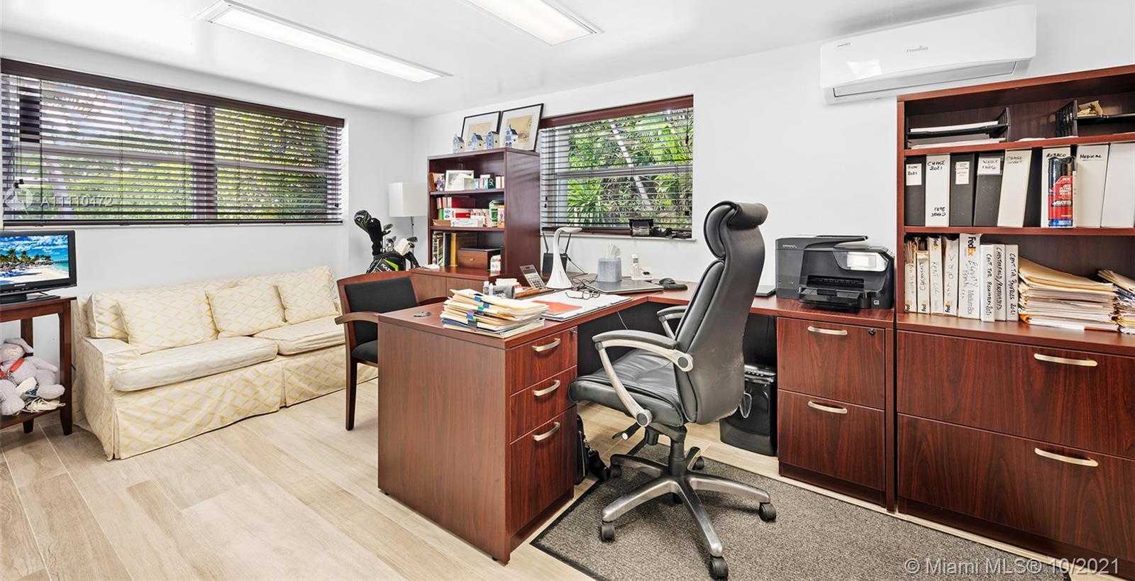 Small Image of 1161 BELLE MEADE ISLAND DR, Miami Number 54