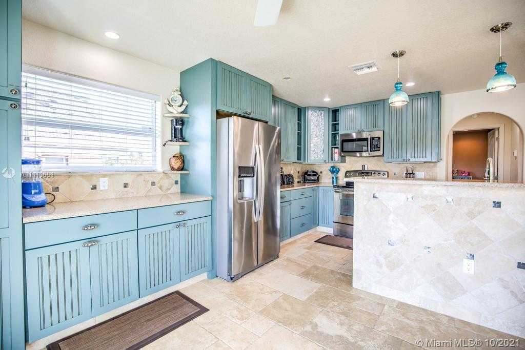 Small Image of 544 SOMBRERO BEACH RD, Marathon Number 16