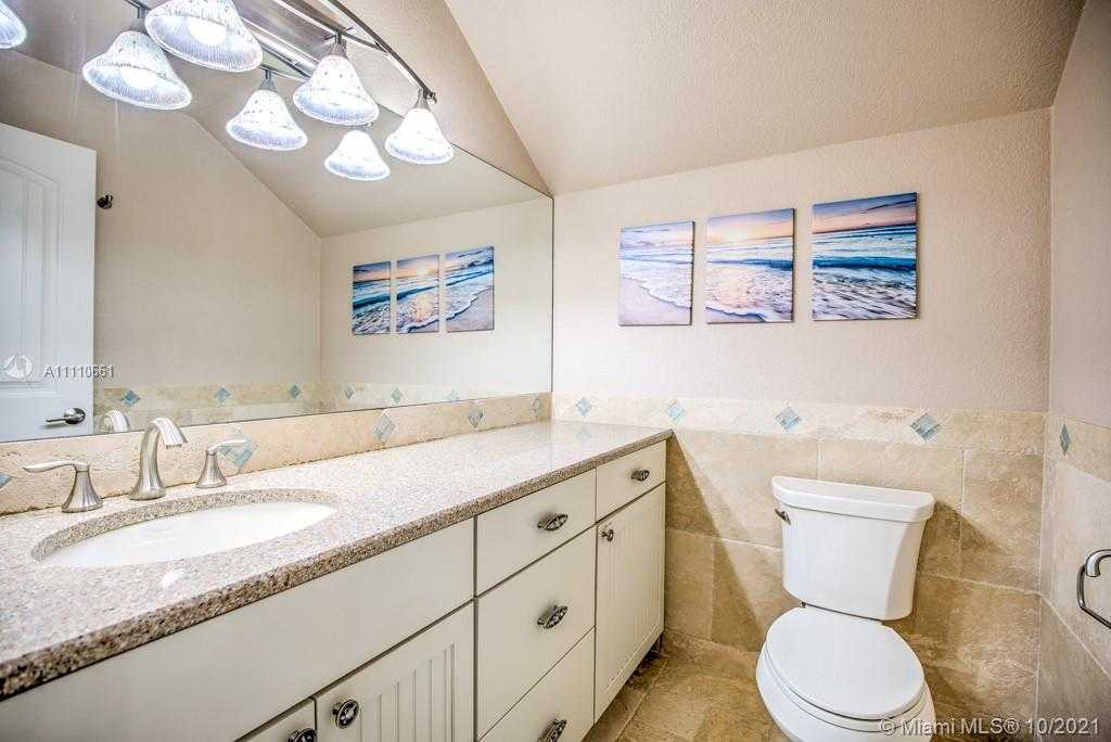 Small Image of 544 SOMBRERO BEACH RD, Marathon Number 21
