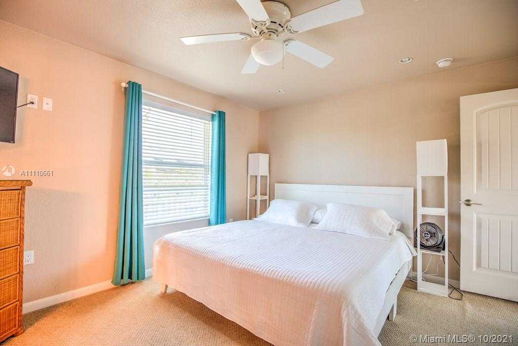 Small Image of 544 SOMBRERO BEACH RD, Marathon Number 26