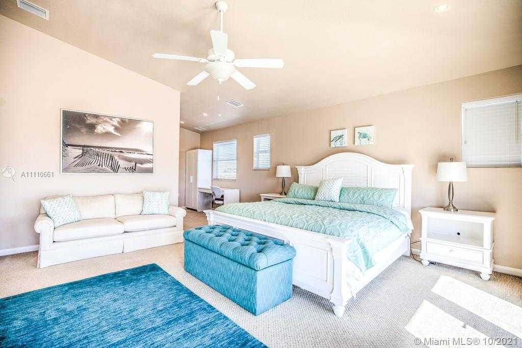 Small Image of 544 SOMBRERO BEACH RD, Marathon Number 33