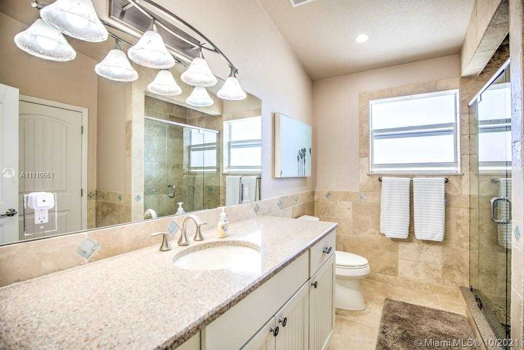 Small Image of 544 SOMBRERO BEACH RD, Marathon Number 43