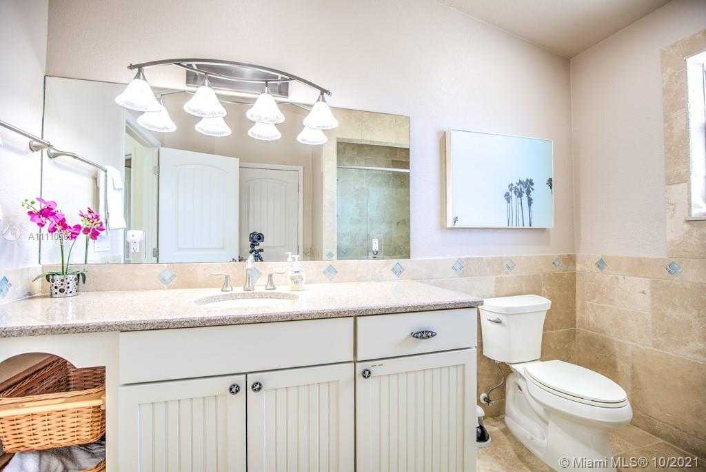 Small Image of 544 SOMBRERO BEACH RD, Marathon Number 44