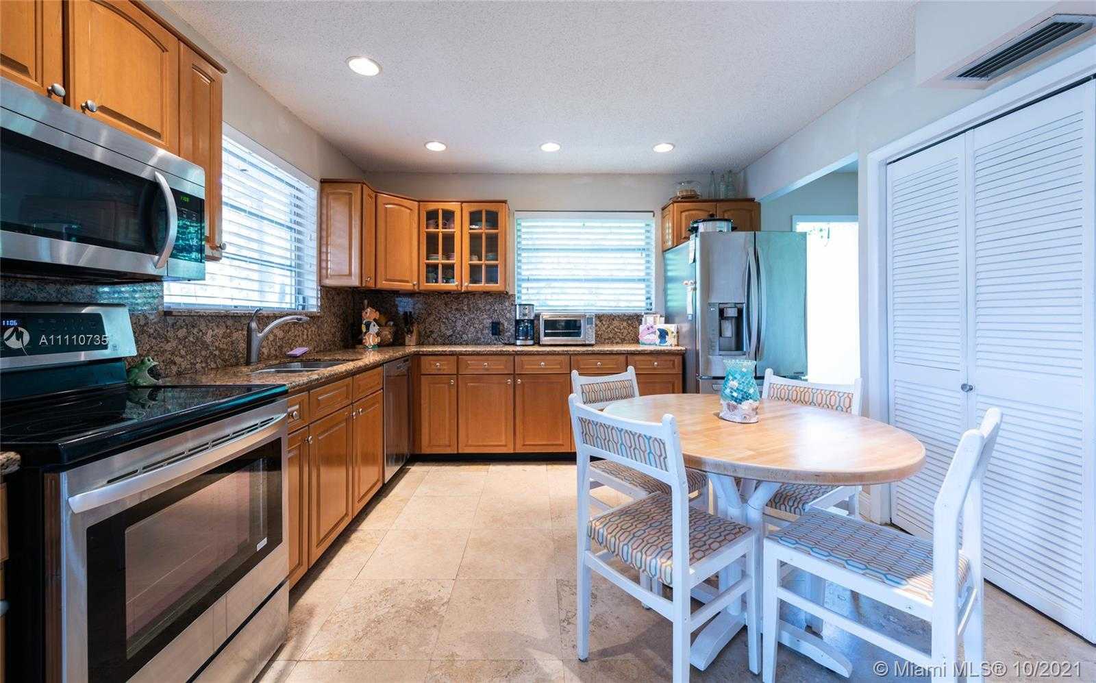 Small Image of 1850 NORTH EAST 118TH RD, North Miami Number 15