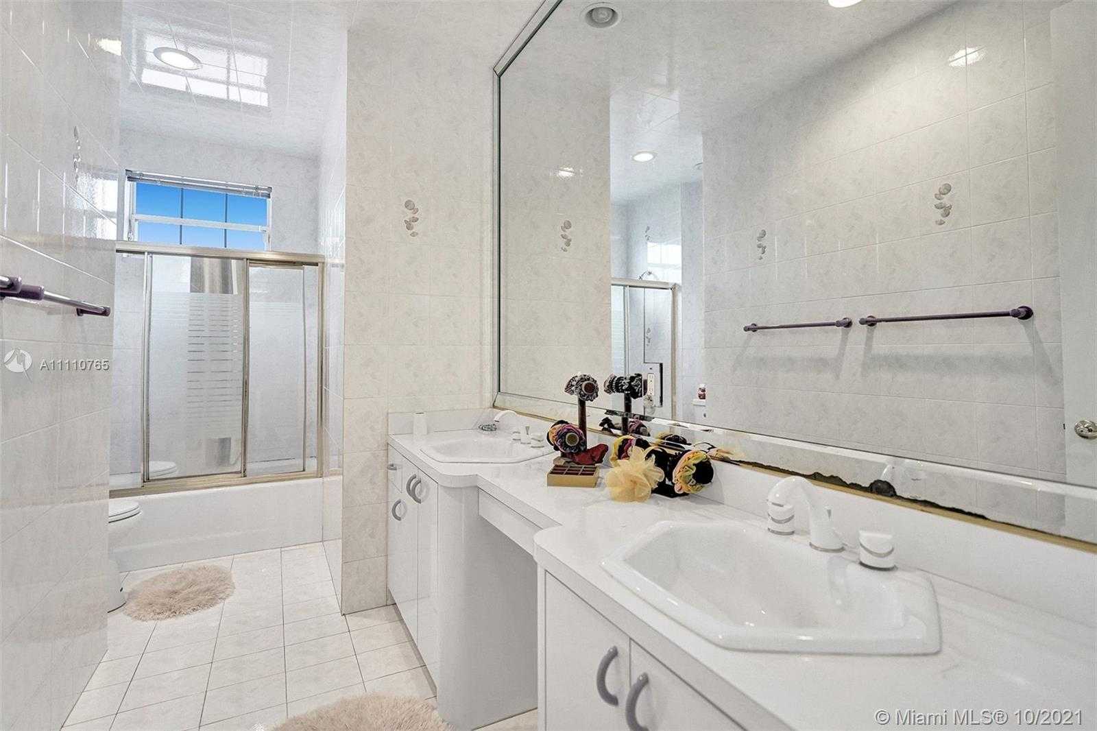 Small Image of 17150 NORTH EAST 10TH AVE, Miami Number 23