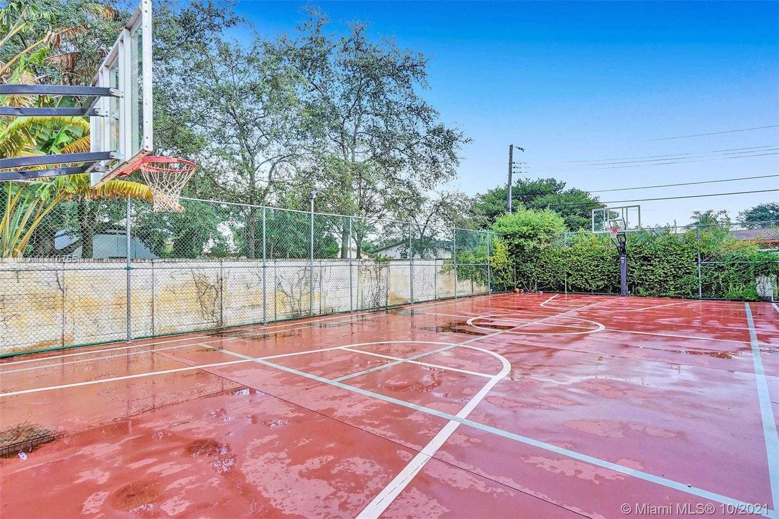 Small Image of 17150 NORTH EAST 10TH AVE, Miami Number 30
