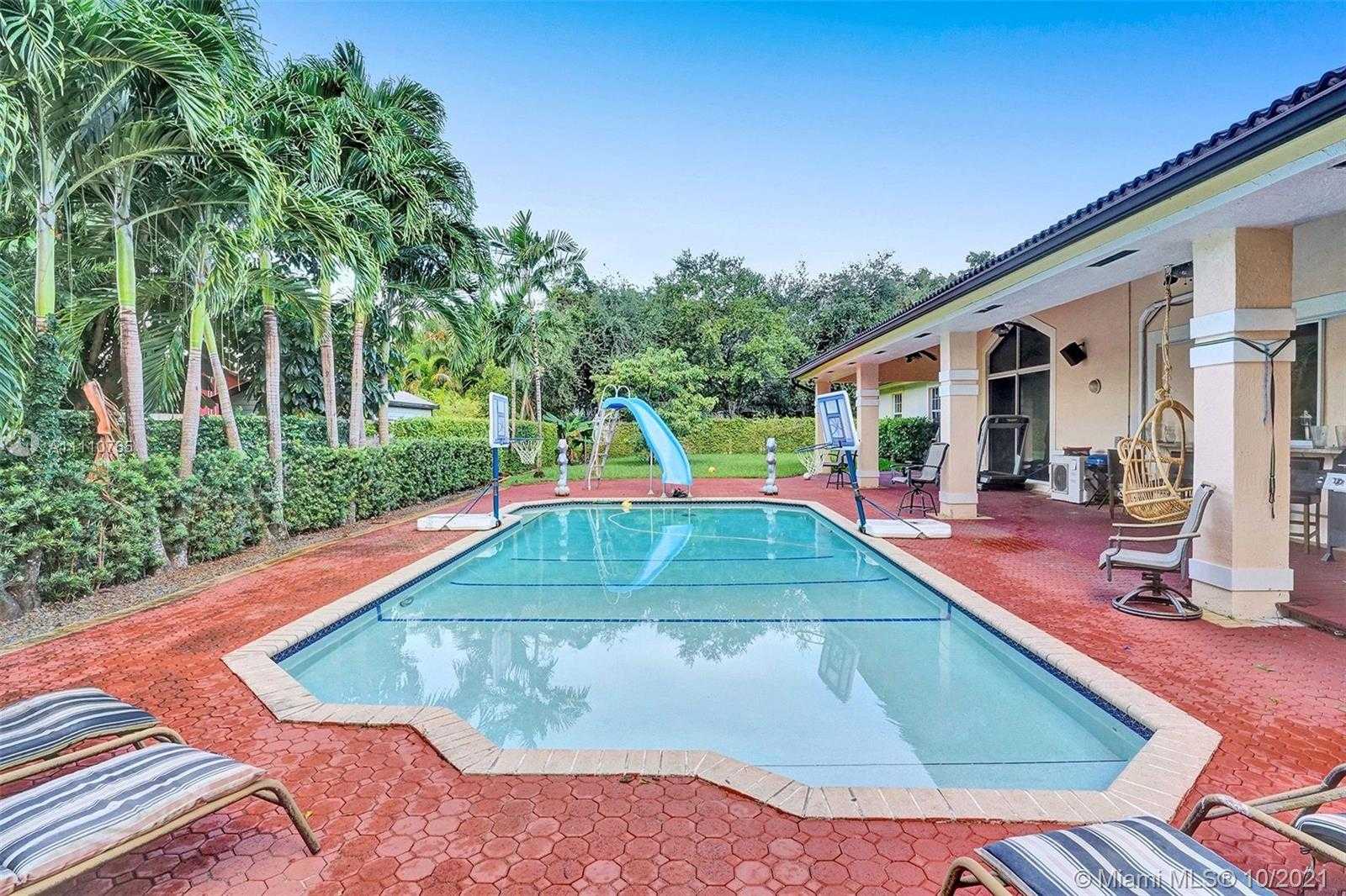 Small Image of 17150 NORTH EAST 10TH AVE, Miami Number 32