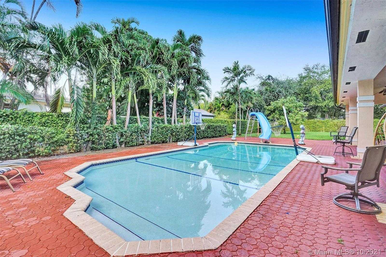 Small Image of 17150 NORTH EAST 10TH AVE, Miami Number 33