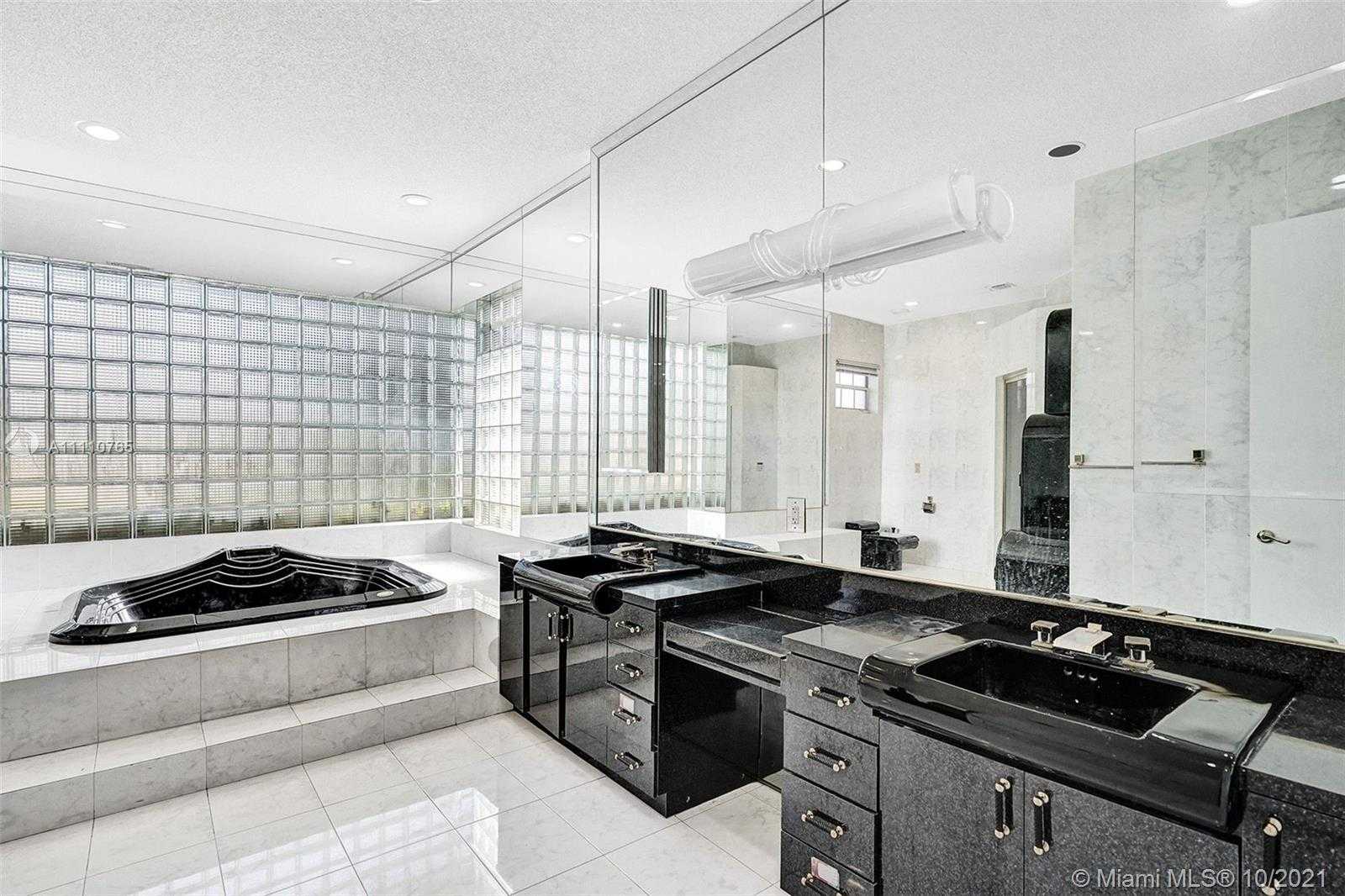 Small Image of 17150 NORTH EAST 10TH AVE, Miami Number 57