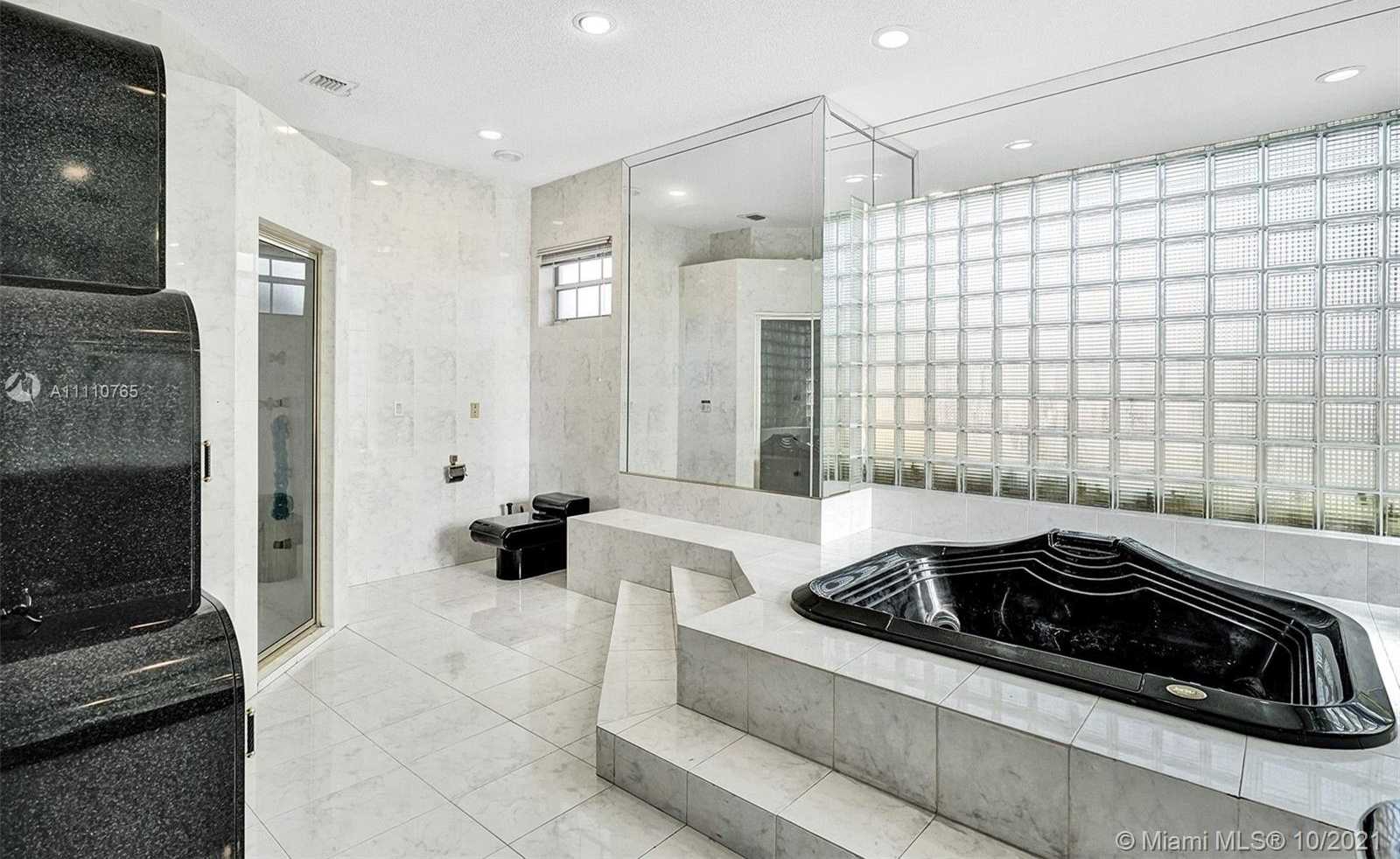 Small Image of 17150 NORTH EAST 10TH AVE, Miami Number 58