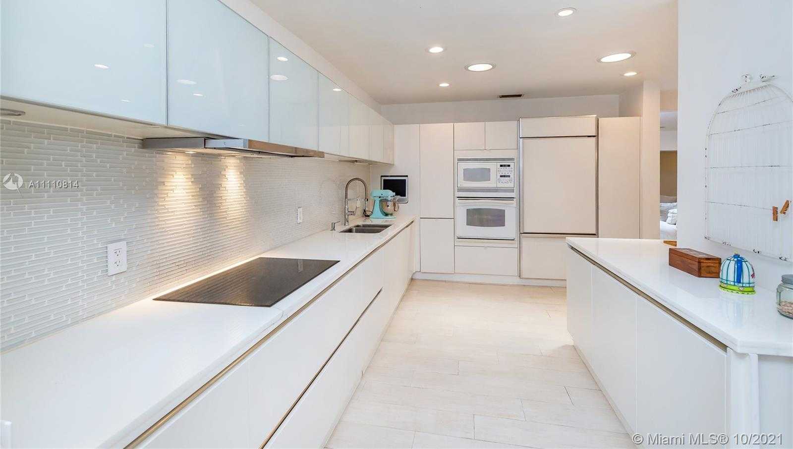 Small Image of 145 HAMPTON LN, Key Biscayne Number 12