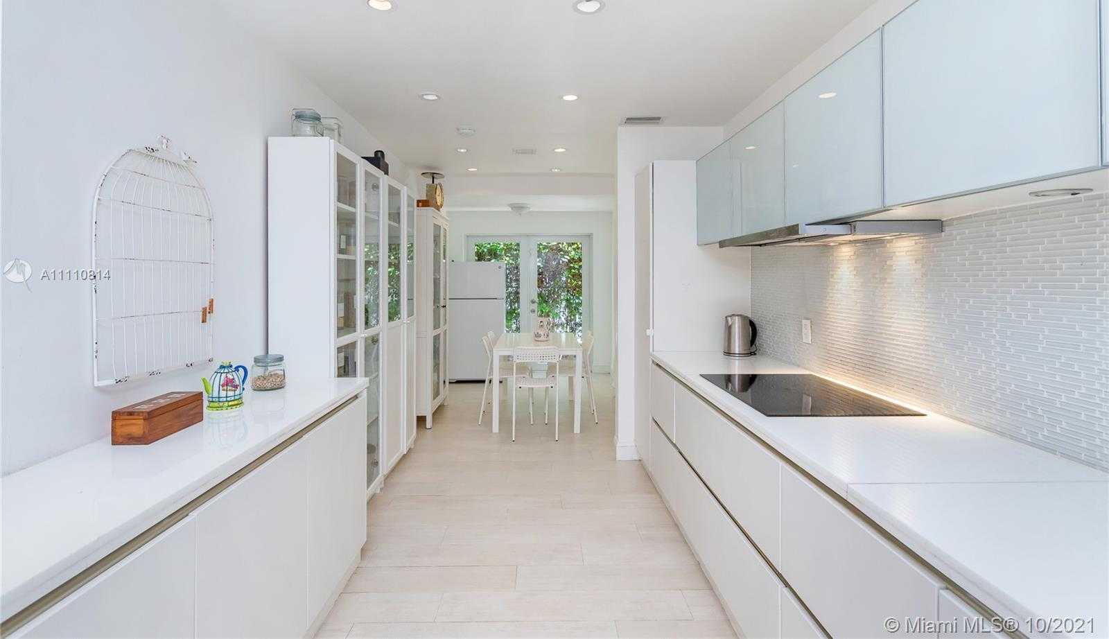 Small Image of 145 HAMPTON LN, Key Biscayne Number 13
