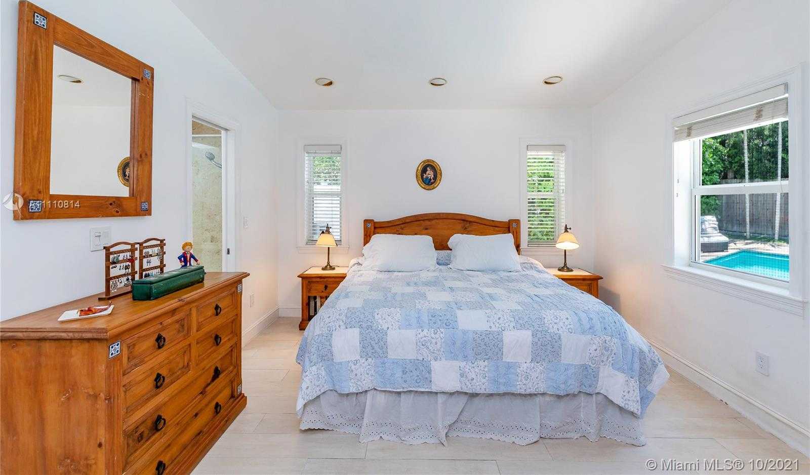 Small Image of 145 HAMPTON LN, Key Biscayne Number 15