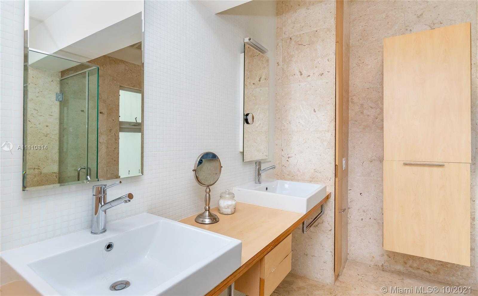 Small Image of 145 HAMPTON LN, Key Biscayne Number 17