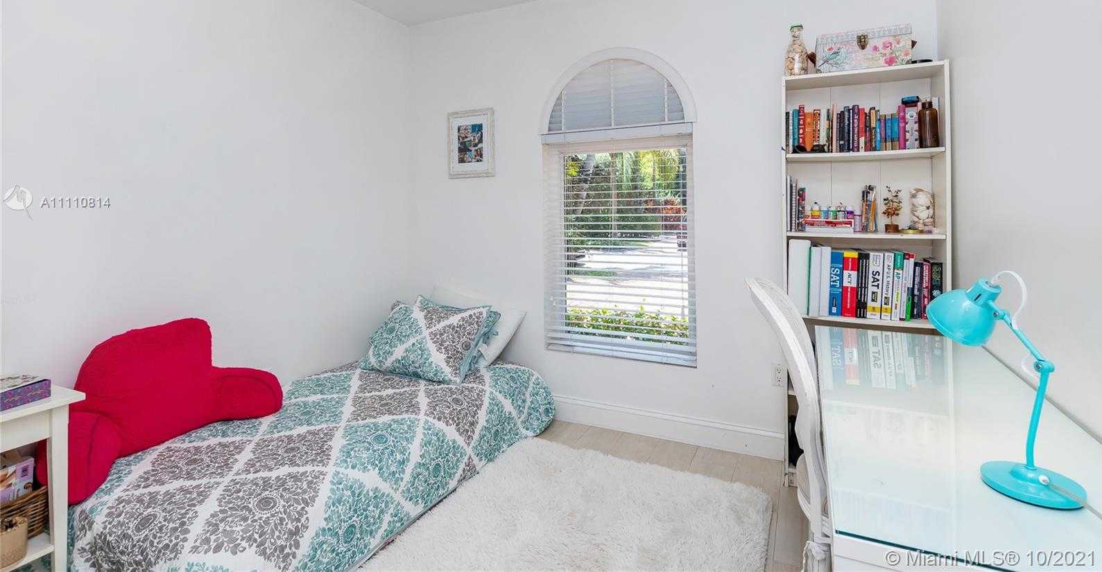 Small Image of 145 HAMPTON LN, Key Biscayne Number 19