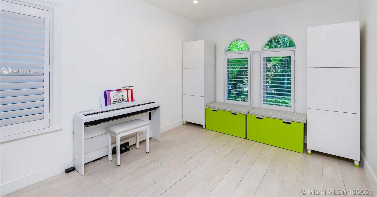 Small Image of 145 HAMPTON LN, Key Biscayne Number 22