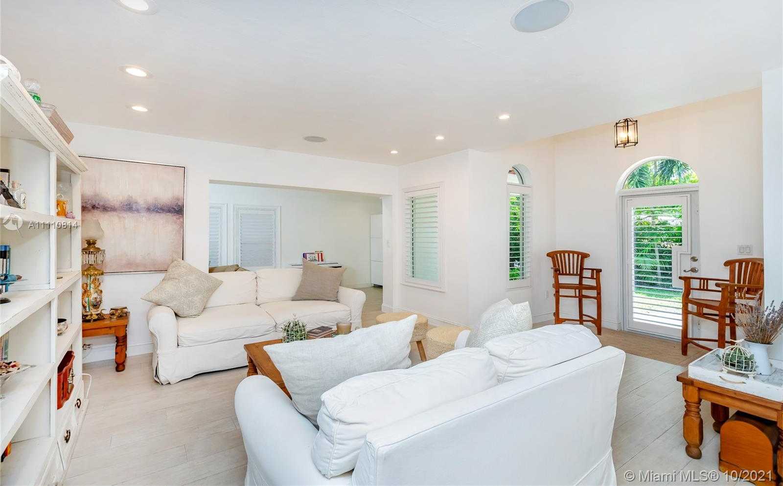 Small Image of 145 HAMPTON LN, Key Biscayne Number 6