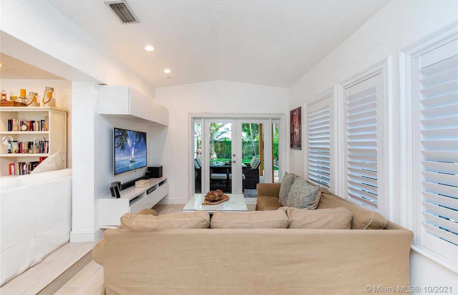 Small Image of 145 HAMPTON LN, Key Biscayne Number 7