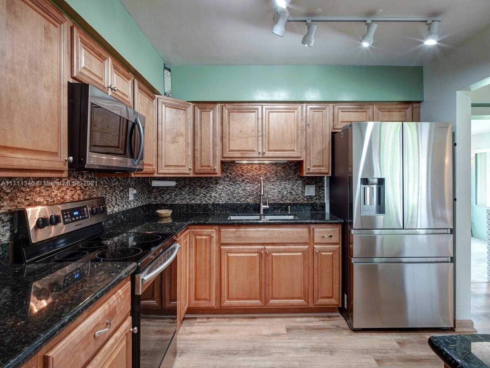 Small Image of 7561 EATON ST, Hollywood Number 3