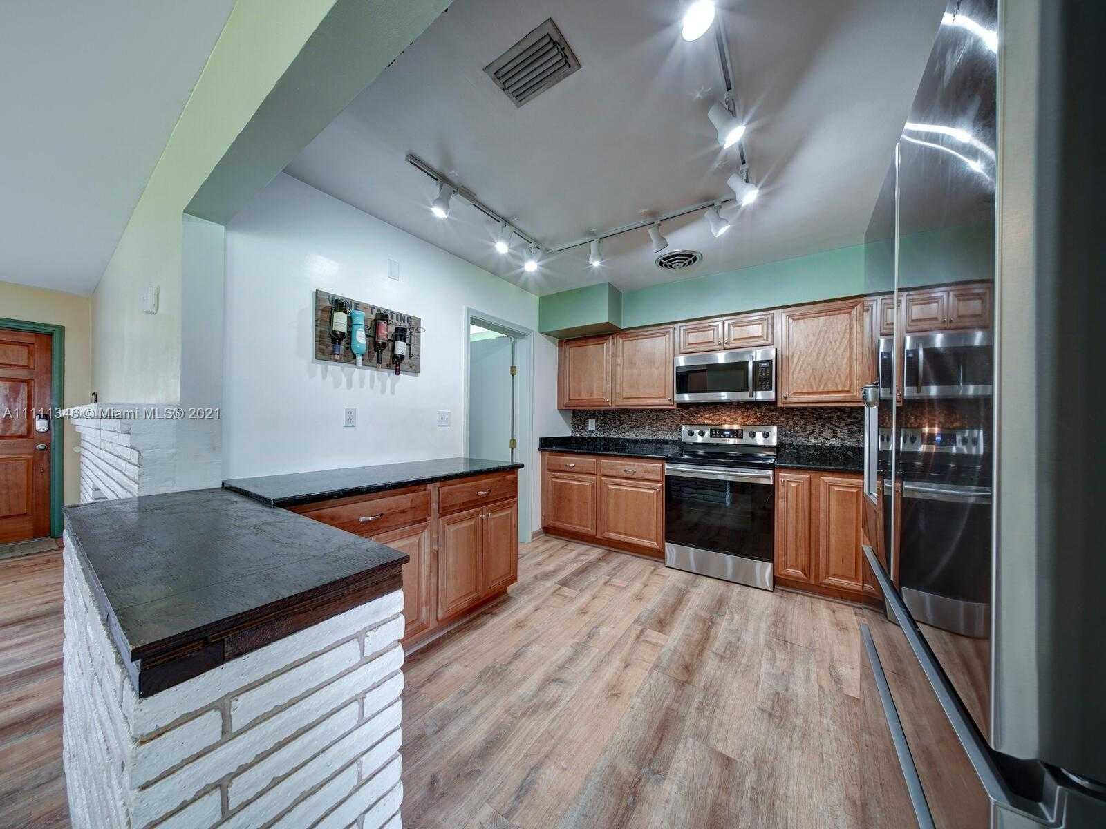 Small Image of 7561 EATON ST, Hollywood Number 4