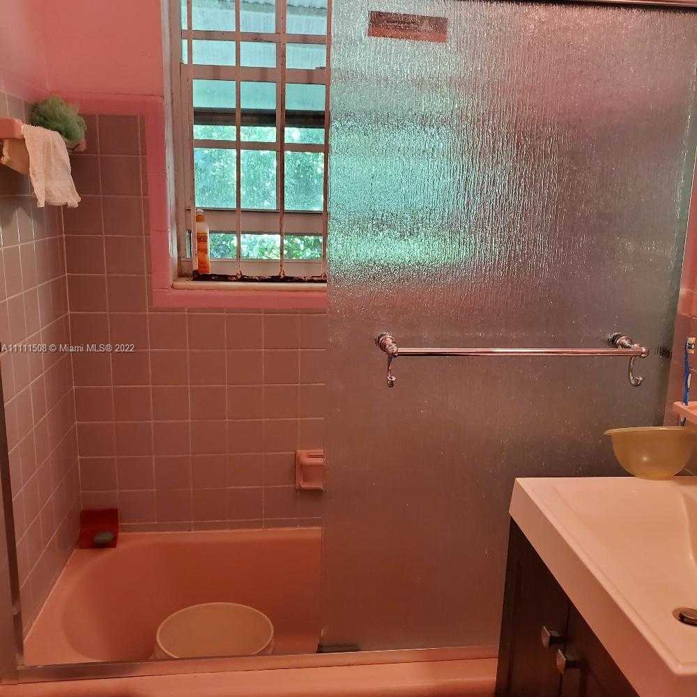 Small Image of 935 NORTH EAST 136TH ST, North Miami Number 10