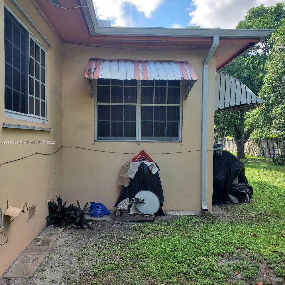 Small Image of 935 NORTH EAST 136TH ST, North Miami Number 5