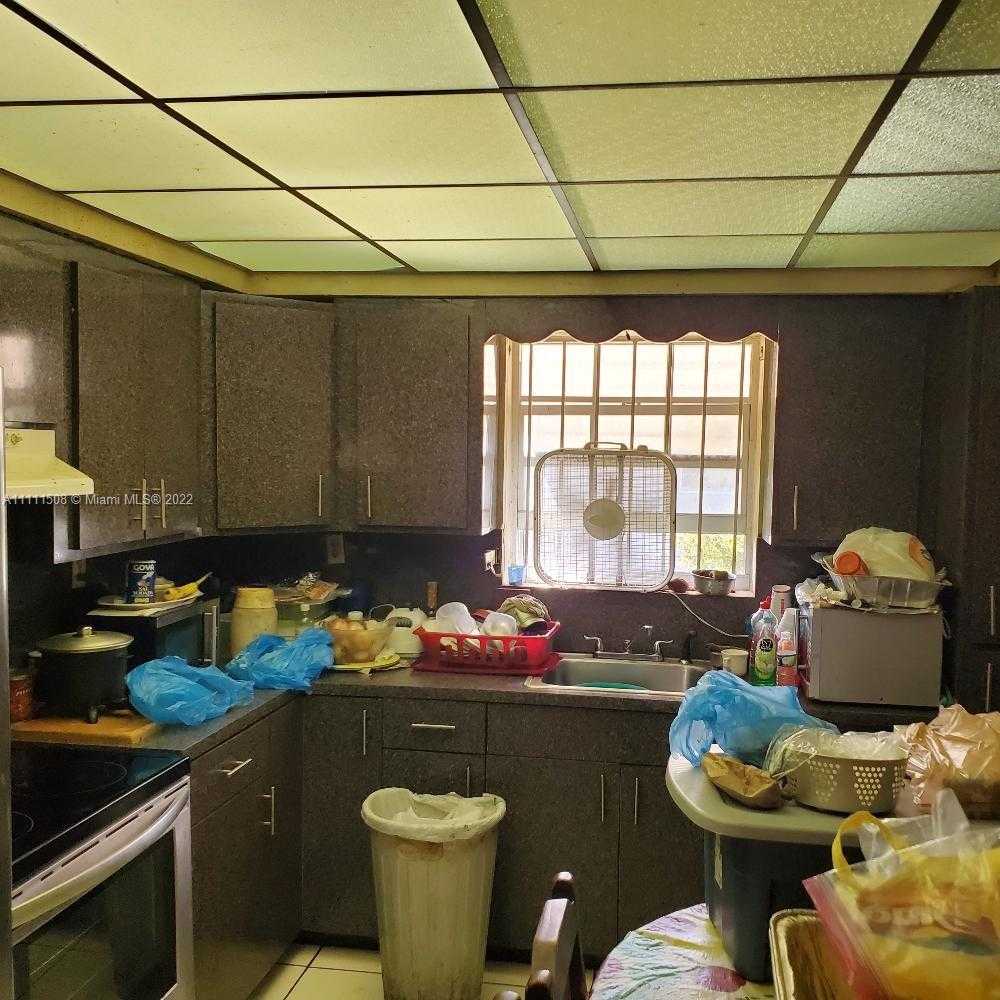 Small Image of 935 NORTH EAST 136TH ST, North Miami Number 6