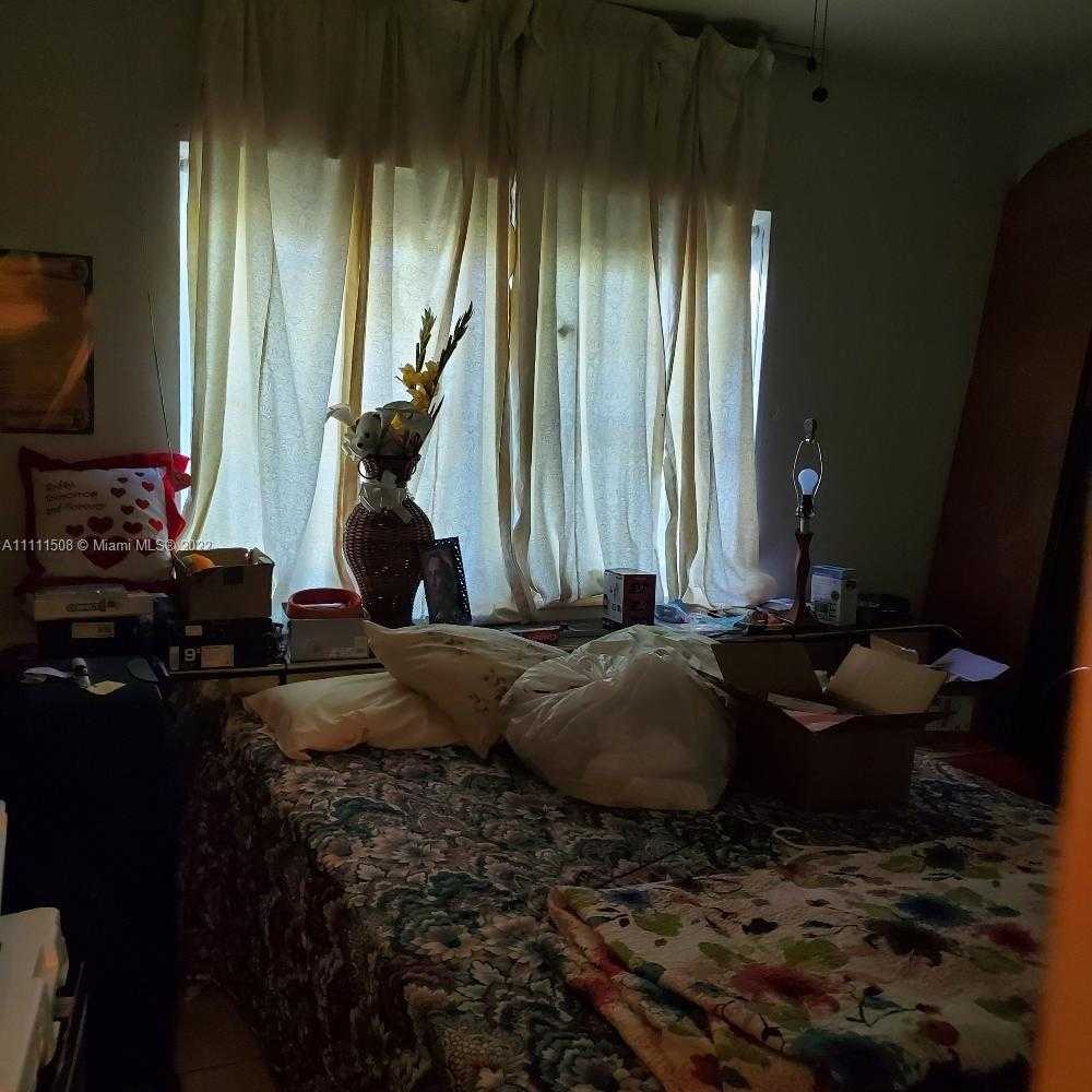 Small Image of 935 NORTH EAST 136TH ST, North Miami Number 9