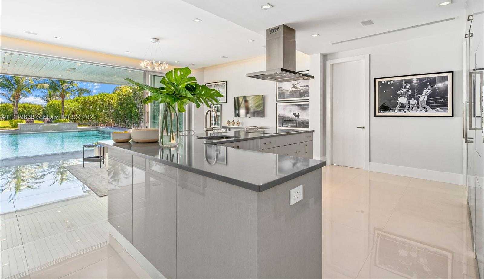 Small Image of 7833 Atlantic Way, Miami Beach, FL 33141, USA Number 16