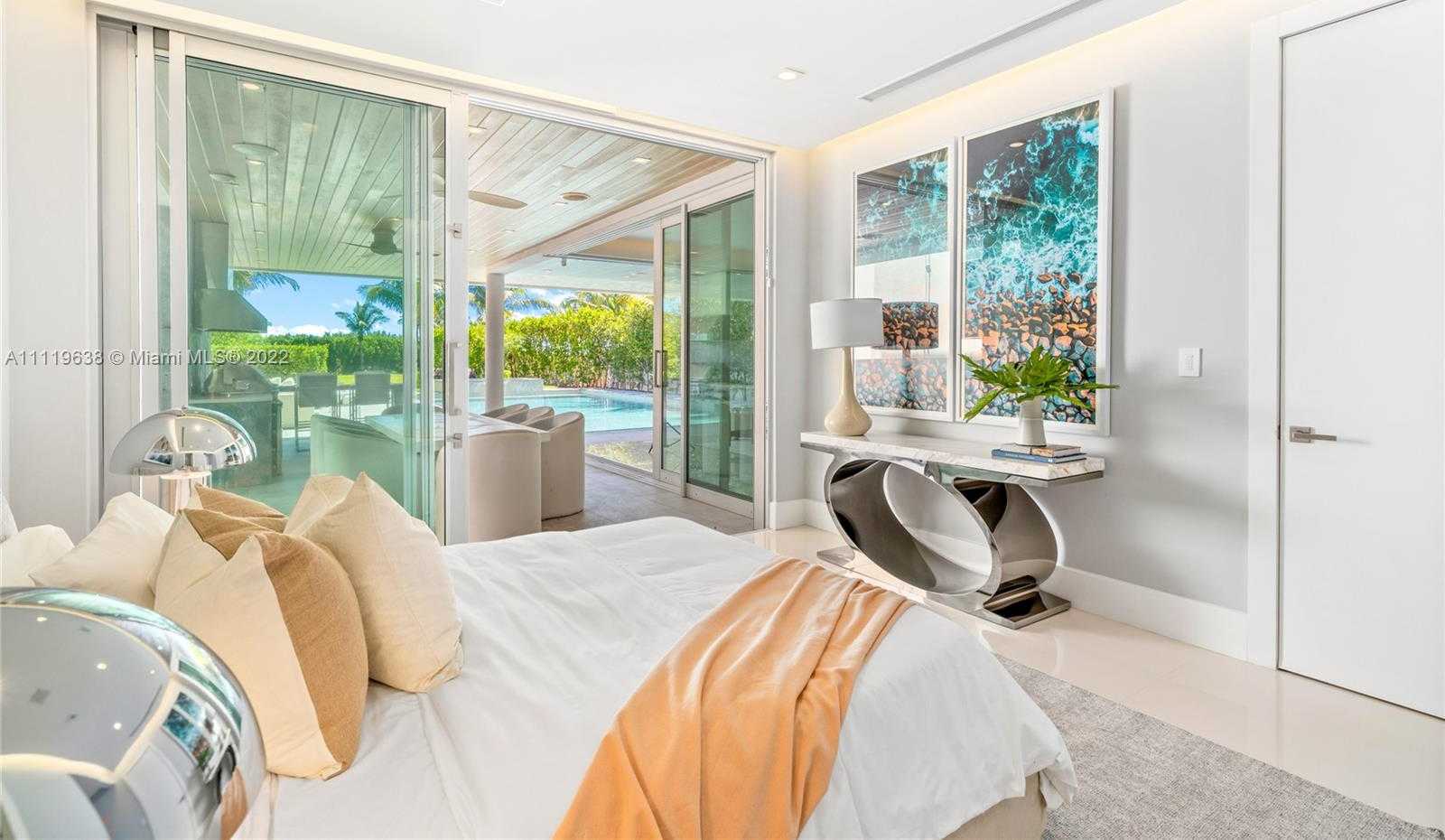 Small Image of 7833 Atlantic Way, Miami Beach, FL 33141, USA Number 27