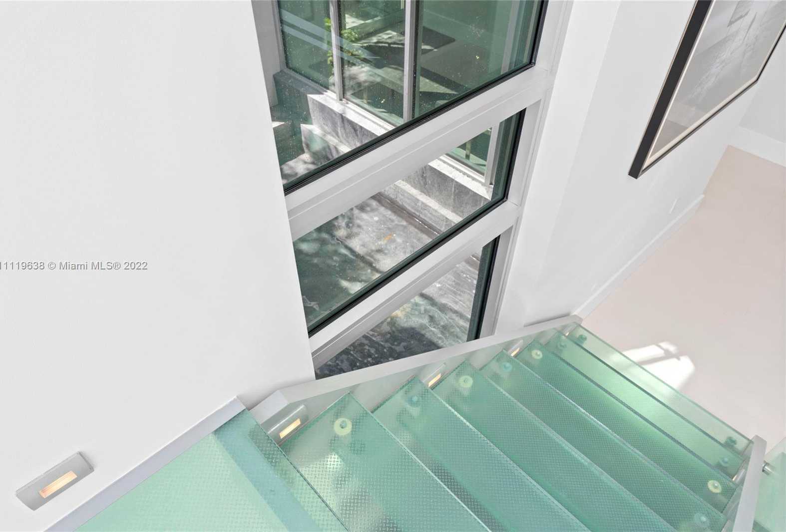 Small Image of 7833 Atlantic Way, Miami Beach, FL 33141, USA Number 30