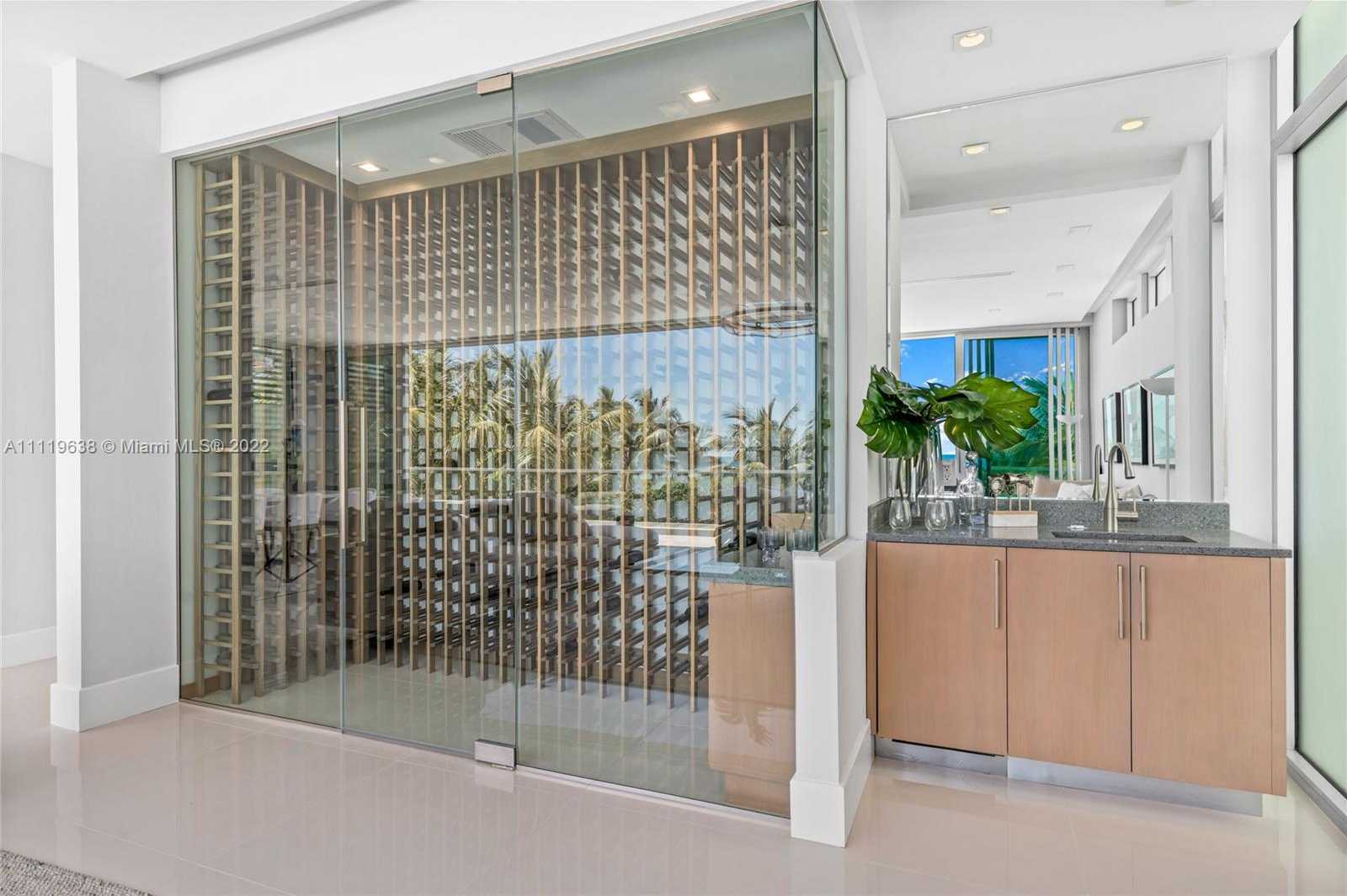 Small Image of 7833 Atlantic Way, Miami Beach, FL 33141, USA Number 41
