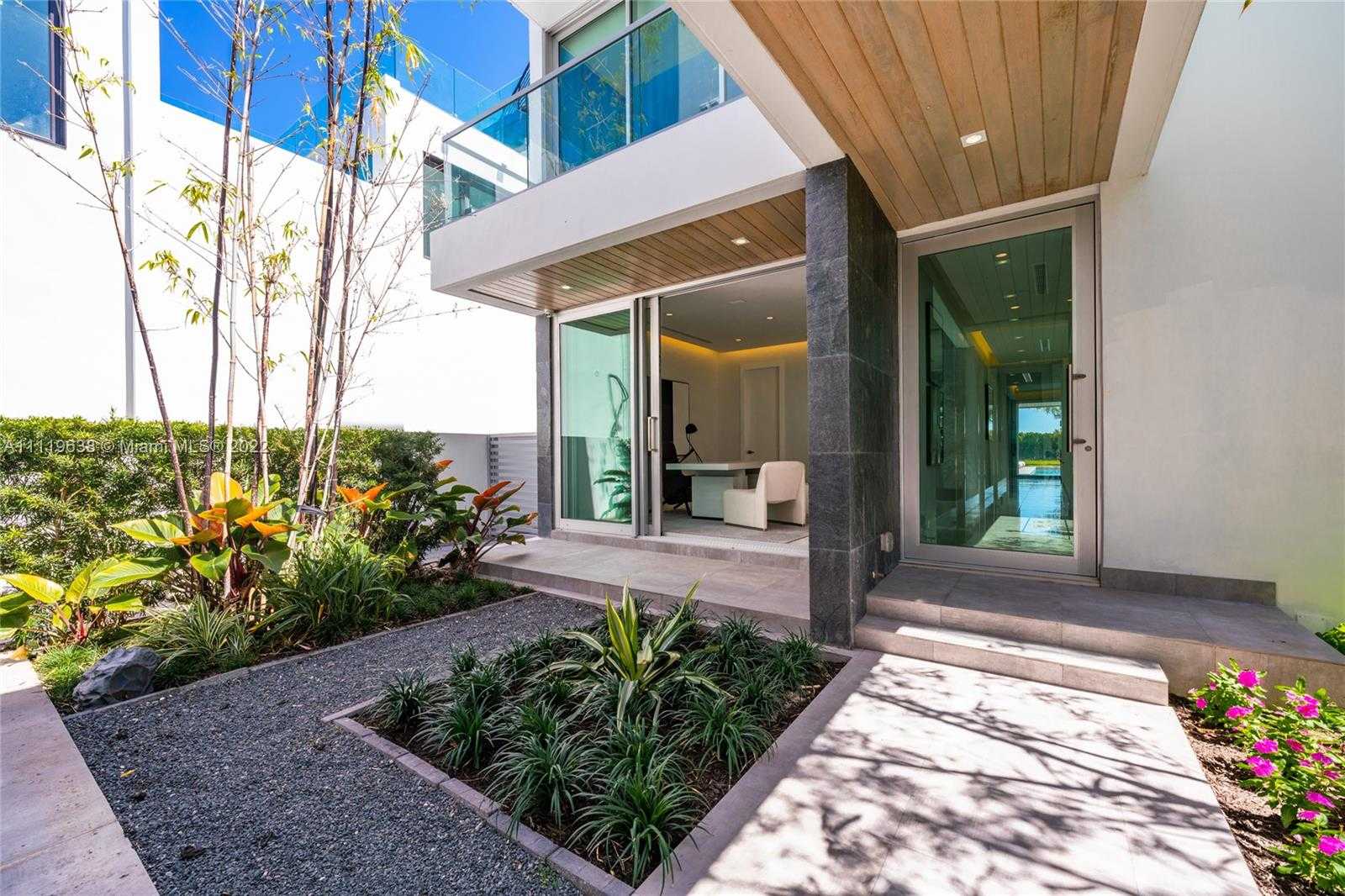 Small Image of 7833 Atlantic Way, Miami Beach, FL 33141, USA Number 8