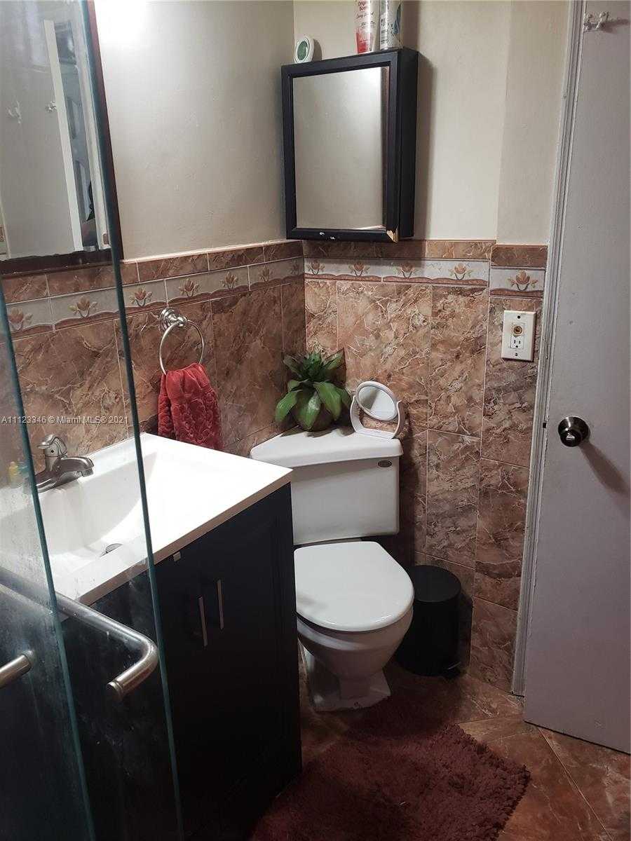 Small Image of 220 NW 41st St, Oakland Park, FL 33309, USA Number 17