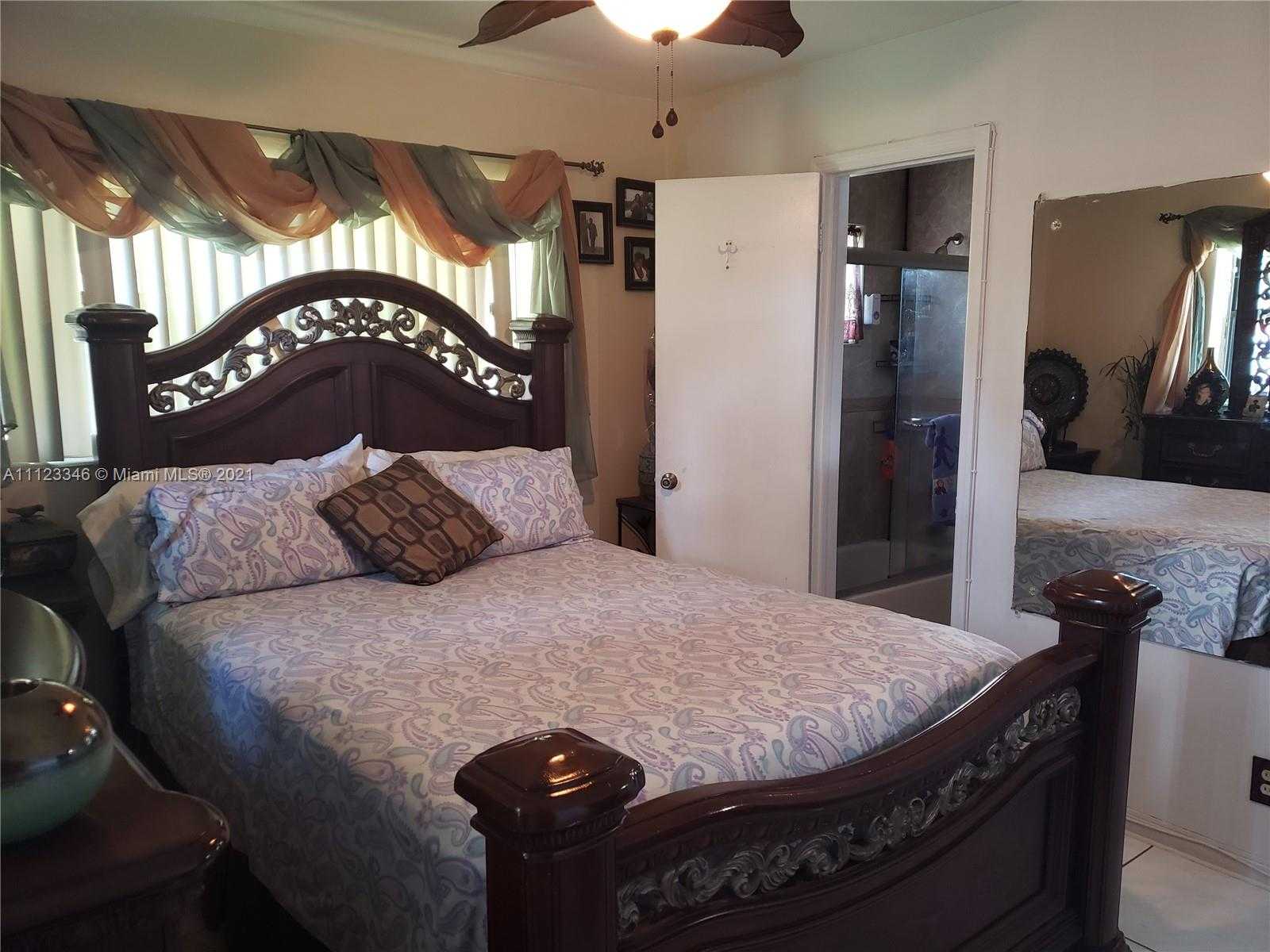 Small Image of 220 NW 41st St, Oakland Park, FL 33309, USA Number 2