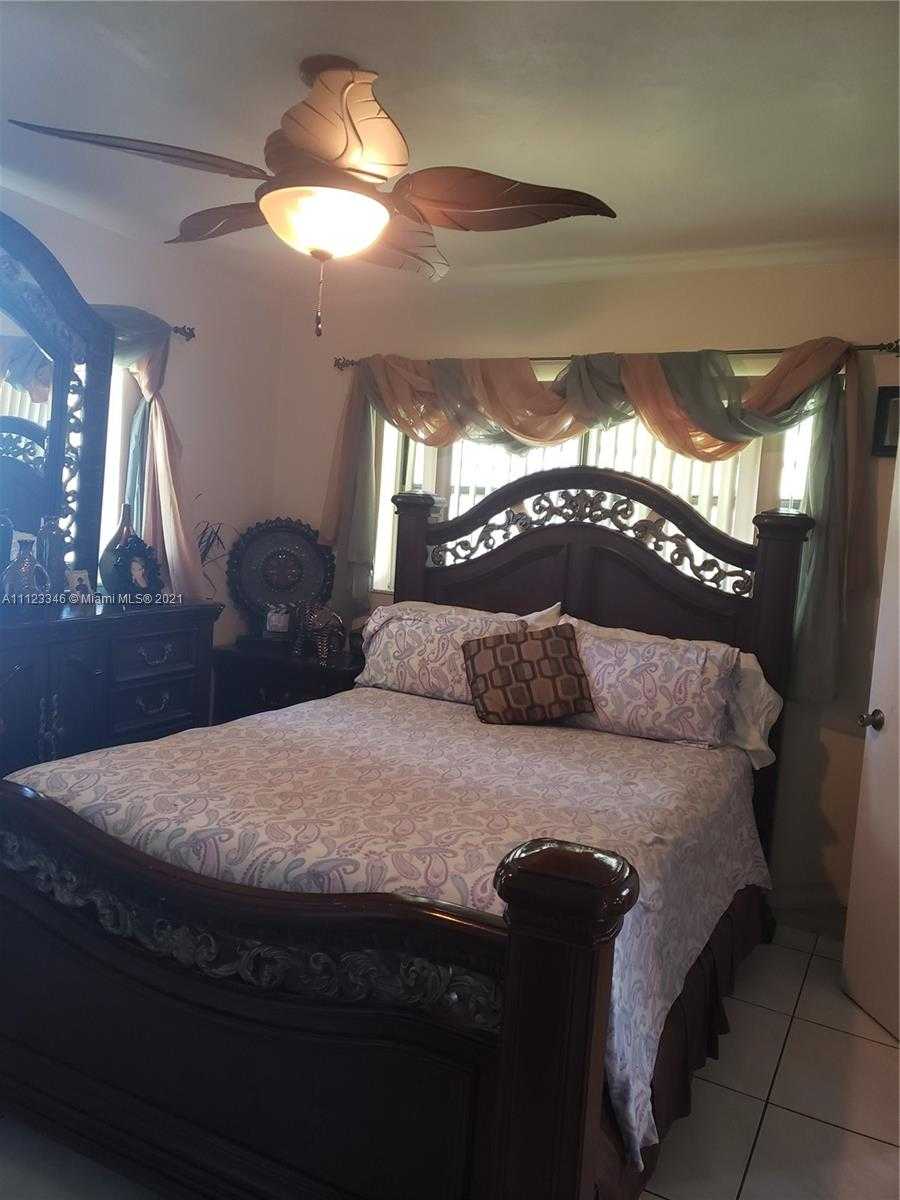 Small Image of 220 NW 41st St, Oakland Park, FL 33309, USA Number 3