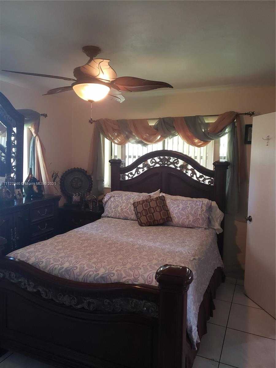 Small Image of 220 NW 41st St, Oakland Park, FL 33309, USA Number 4