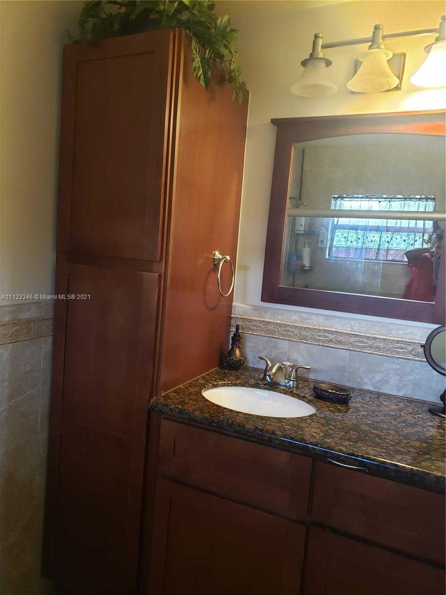 Small Image of 220 NW 41st St, Oakland Park, FL 33309, USA Number 9