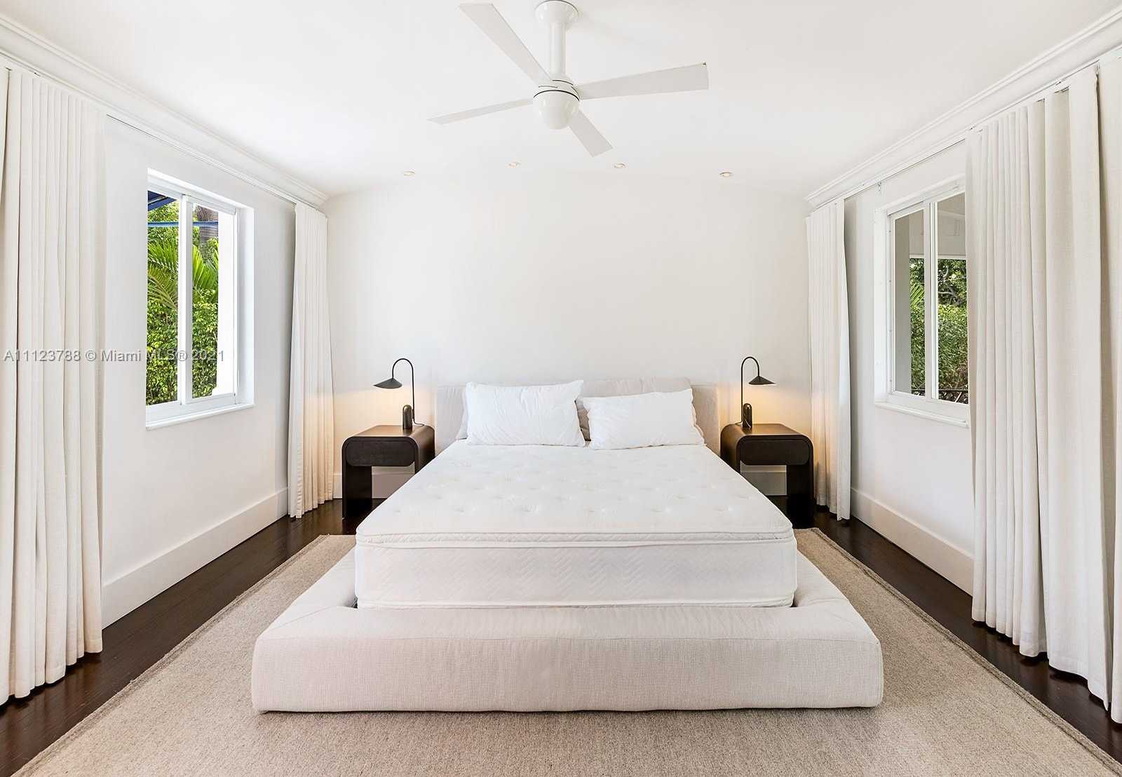 Small Image of 5835 N Bay Rd, Miami Beach, FL 33140, USA Number 12