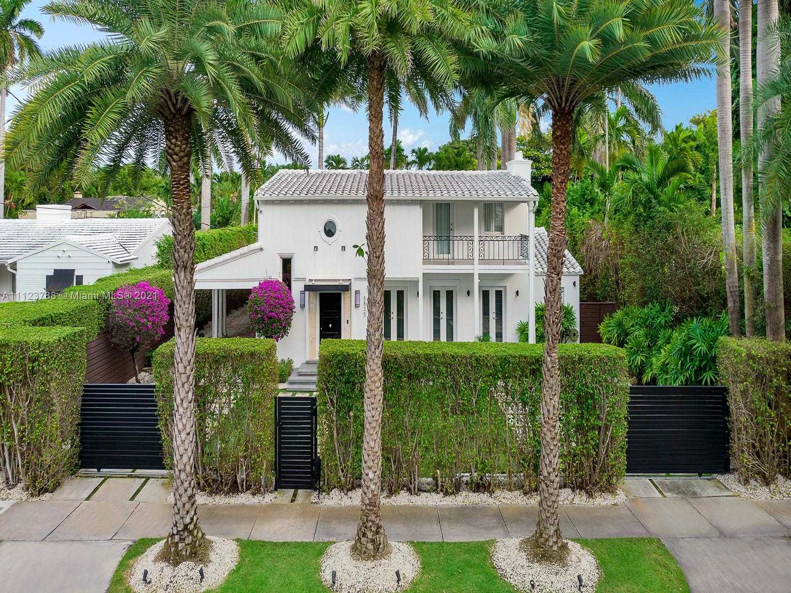 Small Image of 5835 N Bay Rd, Miami Beach, FL 33140, USA Number 14