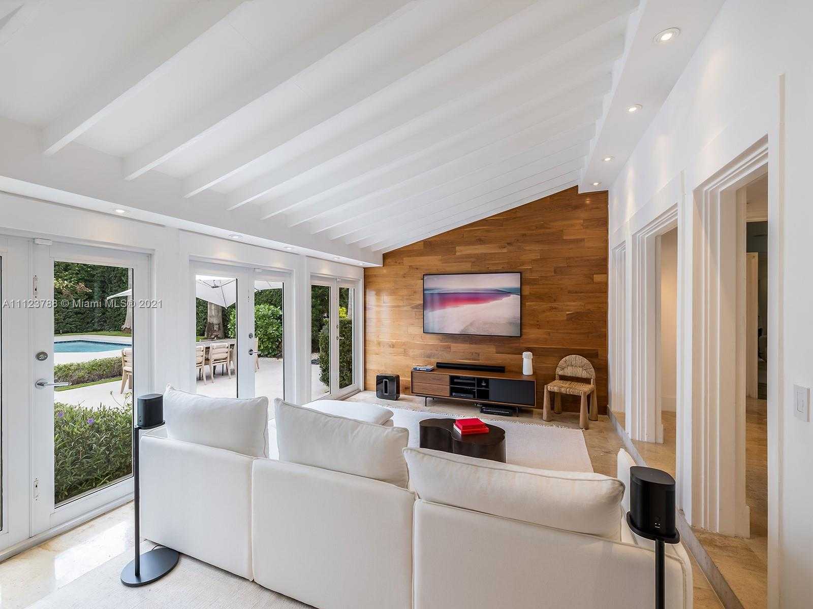 Small Image of 5835 N Bay Rd, Miami Beach, FL 33140, USA Number 5