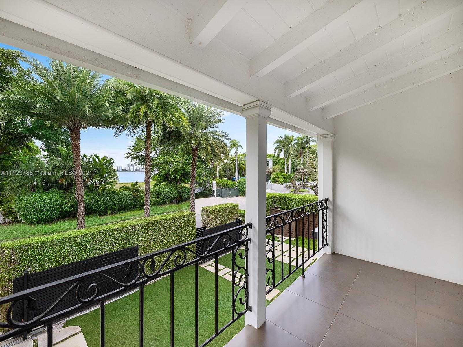 Small Image of 5835 N Bay Rd, Miami Beach, FL 33140, USA Number 8