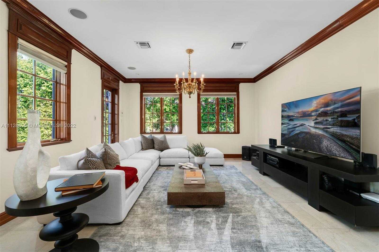 Small Image of 585 Arvida Pkwy, Coral Gables, FL 33156, USA Number 10