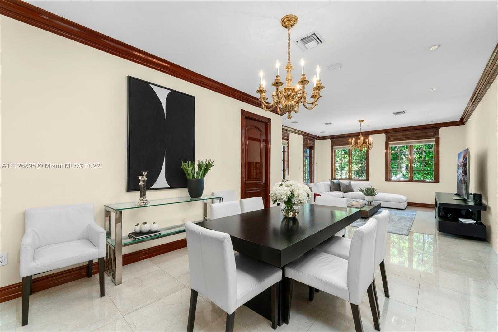 Small Image of 585 Arvida Pkwy, Coral Gables, FL 33156, USA Number 11