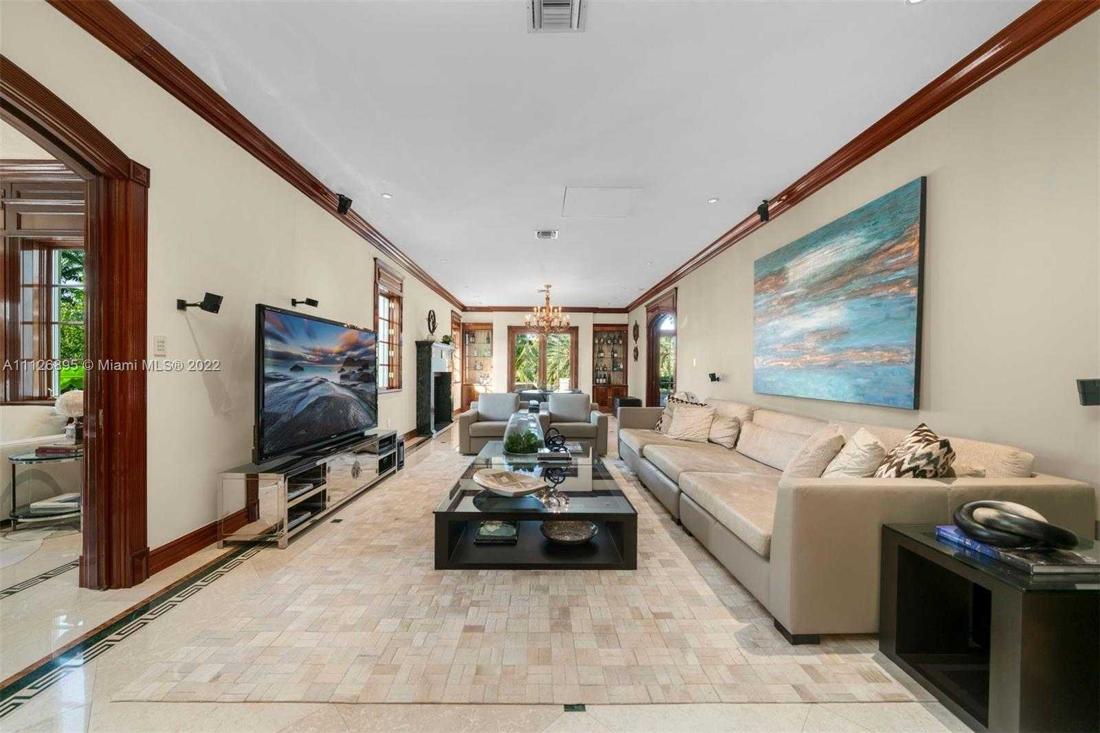 Small Image of 585 Arvida Pkwy, Coral Gables, FL 33156, USA Number 12