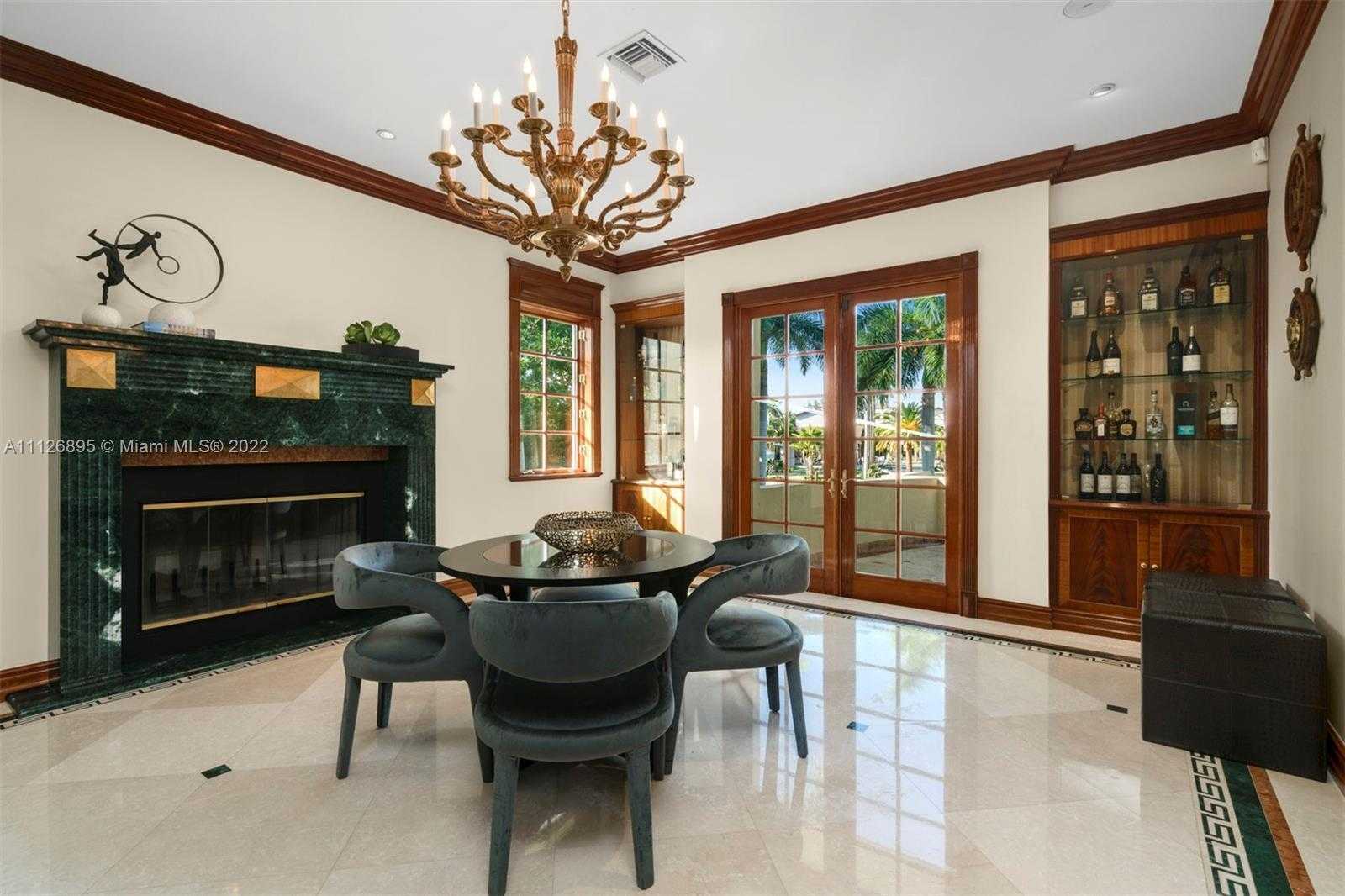 Small Image of 585 Arvida Pkwy, Coral Gables, FL 33156, USA Number 13