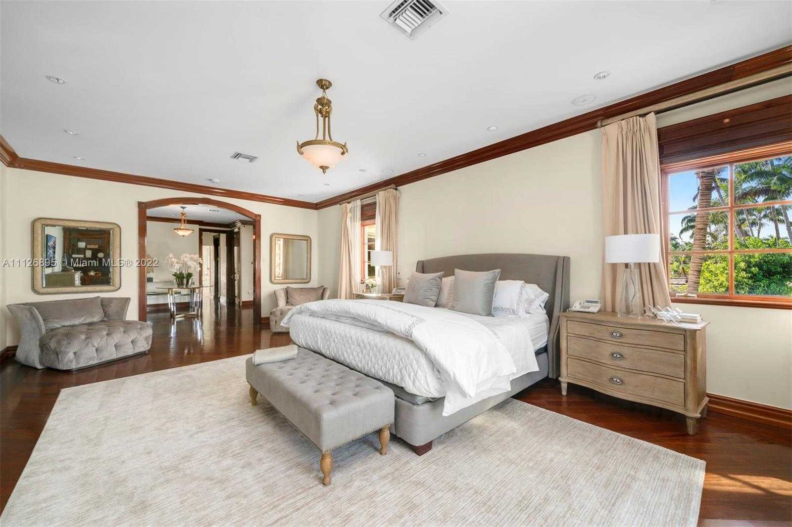 Small Image of 585 Arvida Pkwy, Coral Gables, FL 33156, USA Number 17