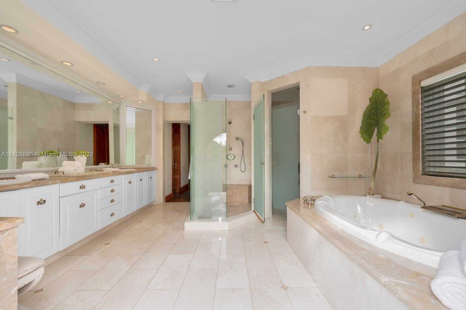 Small Image of 585 Arvida Pkwy, Coral Gables, FL 33156, USA Number 18