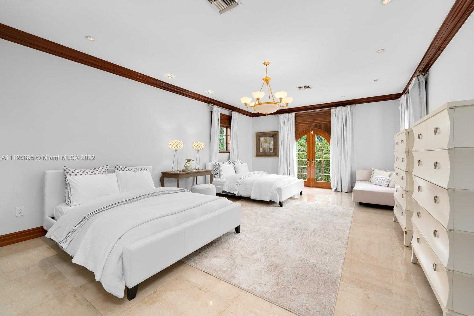 Small Image of 585 Arvida Pkwy, Coral Gables, FL 33156, USA Number 20